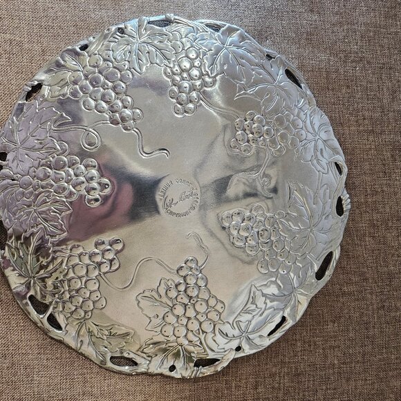 Gorgeous 1995 Aluminum Grape Design Arthur Court Round Serveware Platter 12" - Picture 5 of 12